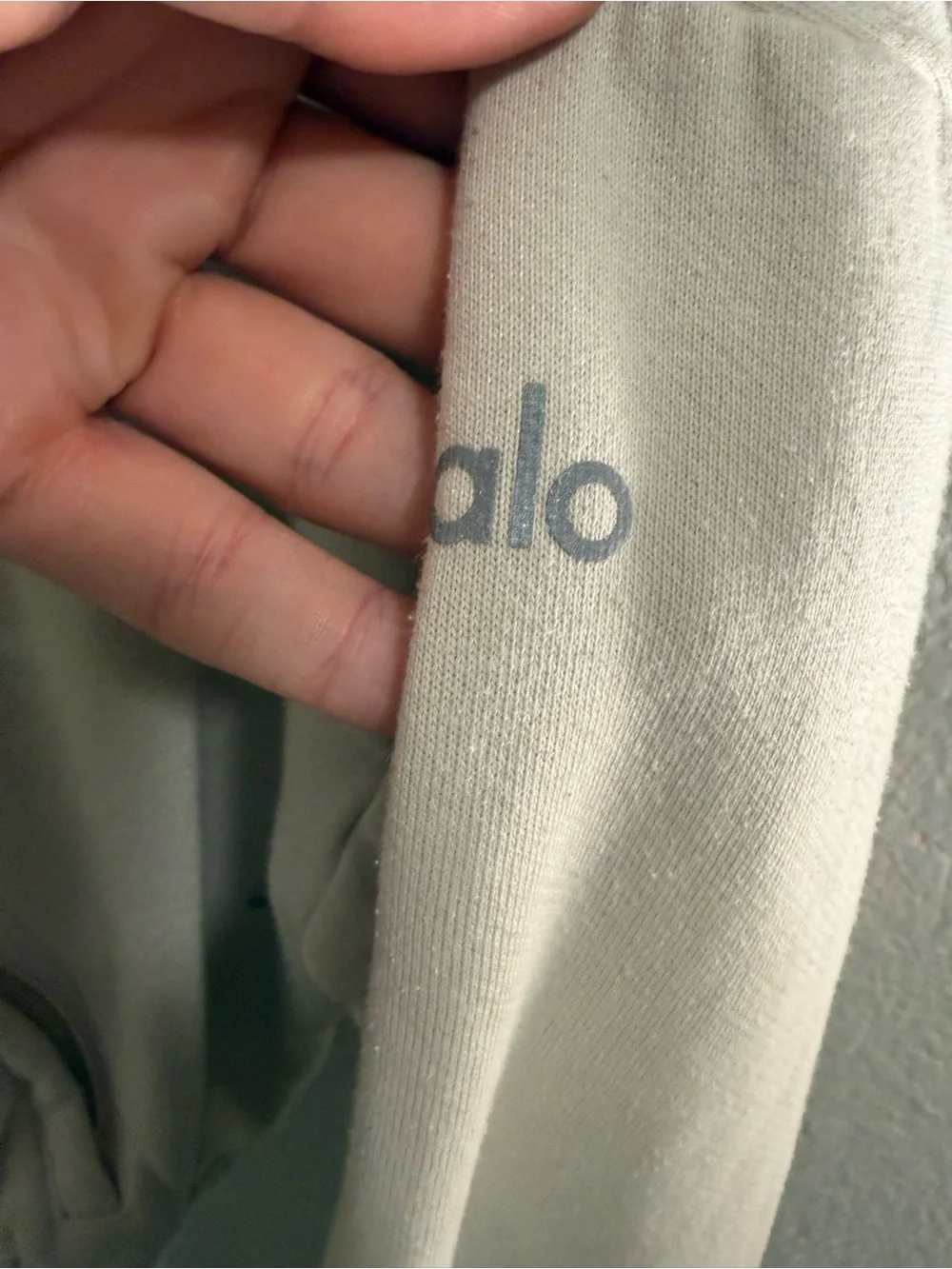 ALO Yoga Cropped Half-Zip Hoodie in Cream